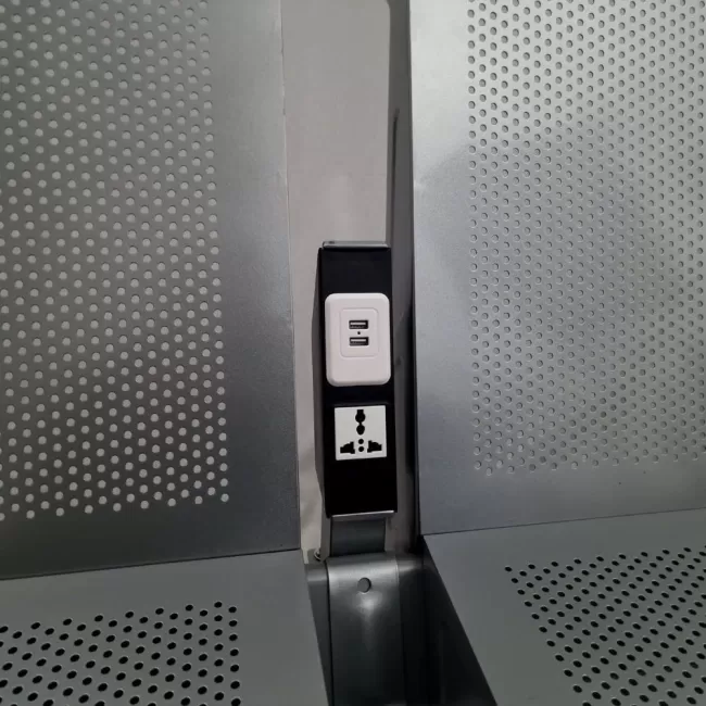 Bancă metalică pentru așteptare cu 3 locuri 203 UP