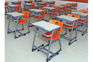 Seturi pentru elevi formate din bănci și scaune