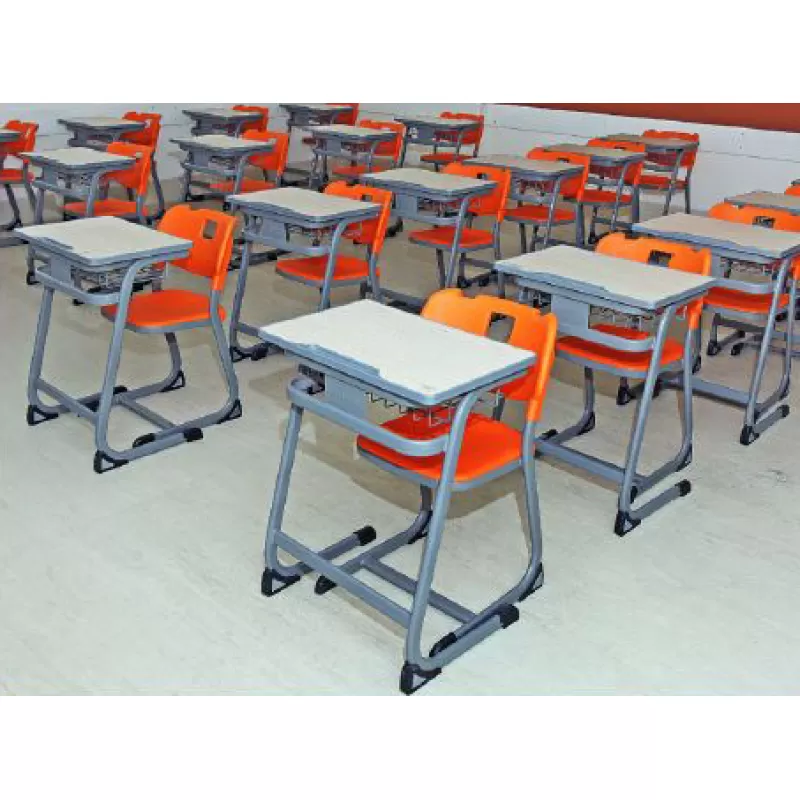Seturi pentru elevi formate din bănci și scaune