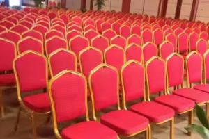 Scaune pe roșu pentru diverse evenimente, restaurant, hotel