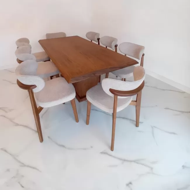 Masă cu 8 scaune, spătar curbat, catifea bej