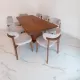 Masă cu 8 scaune, spătar curbat, catifea bej