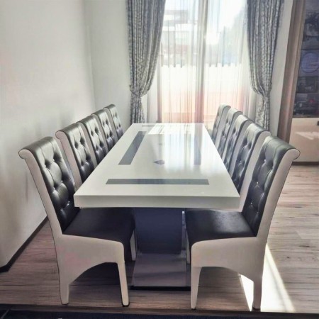 Masă living cu 10 scaune, piele culoare gri cu alb Masă living cu 10 scaune, piele culoare gri cu alb