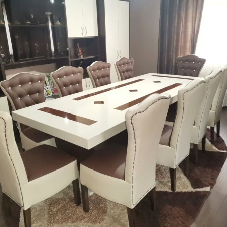 Masă cu 10 scaune Royal piele crem cu maro Masă cu 10 scaune Royal piele crem cu maro