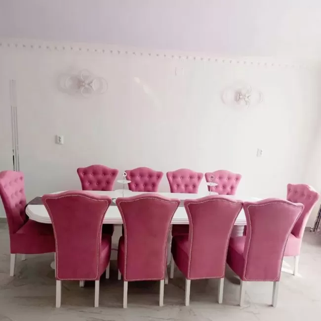 Masă cu 10 scaune Royal catifea roz