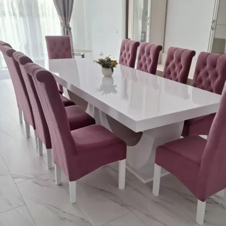 Masă cu 10 scaune catifea roz
