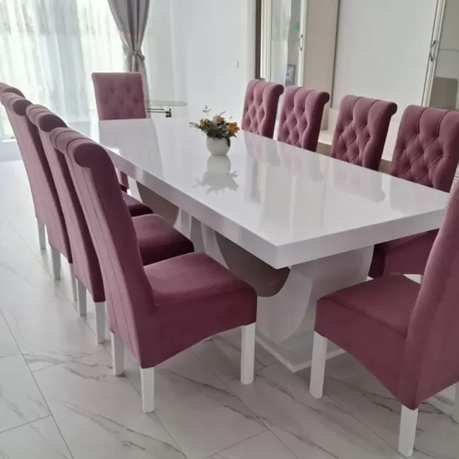 Masă cu 10 scaune catifea roz