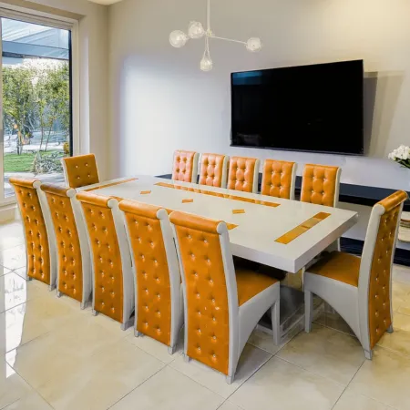 Set masă cu 12 scaune pe culoarea portocaliu cu alb