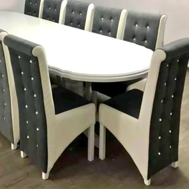 Masă ovală pentru living cu 12 scaune gri cu alb