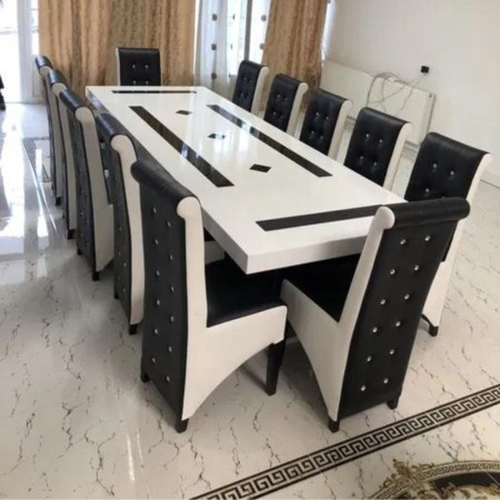 Masă living cu 12 scaune culoare negru cu alb Masă living cu 12 scaune culoare negru cu alb