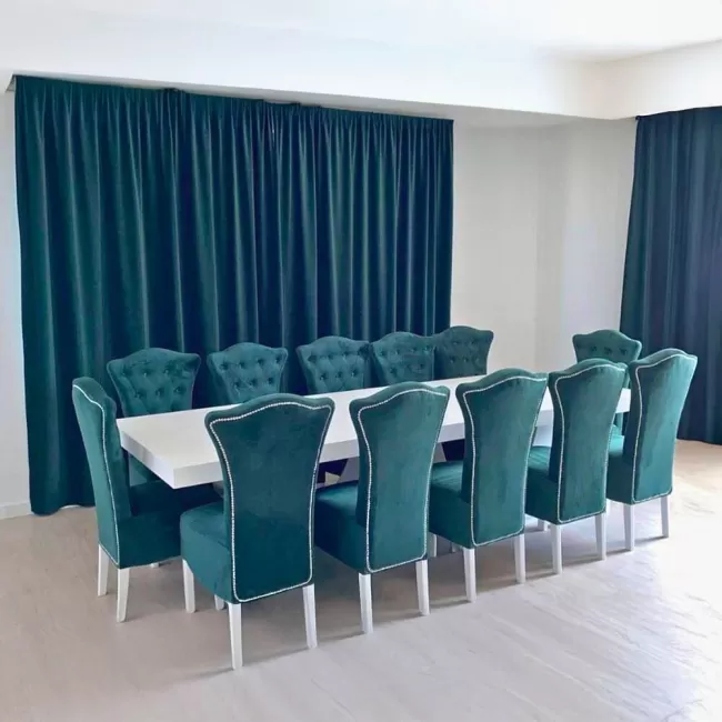 Set masă mare cu 12 scaune royal din catifea verde