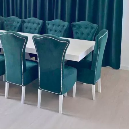 Masă mare cu 12 scaune royal din catifea verde