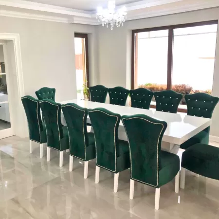 Masă cu 12 scaune royal din catifea verde