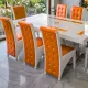 Set masă cu 8 scaune pe culoarea portocaliu cu alb