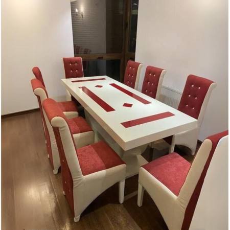 Masă living cu 8 scaune culoare crem cu roșu Masă living cu 8 scaune culoare crem cu roșu