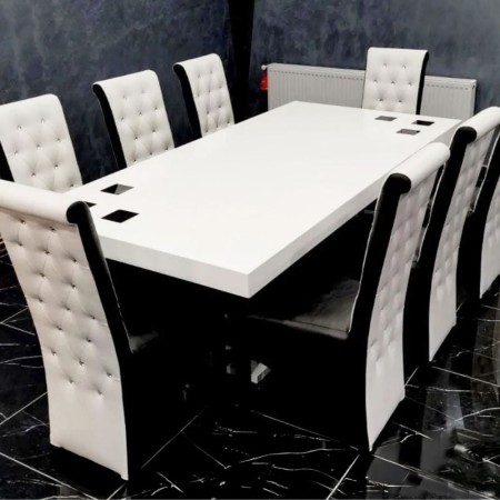 Masă bucătărie cu 8 scaune pe negru cu alb Masă bucătărie cu 8 scaune pe negru cu alb