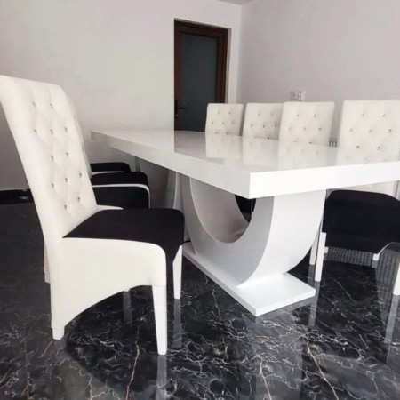 Masă bucătărie cu 8 scaune pe alb cu negru Masă bucătărie cu 8 scaune pe alb cu negru