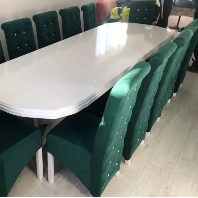 Masă bucătărie cu 12 scaune catifea verde