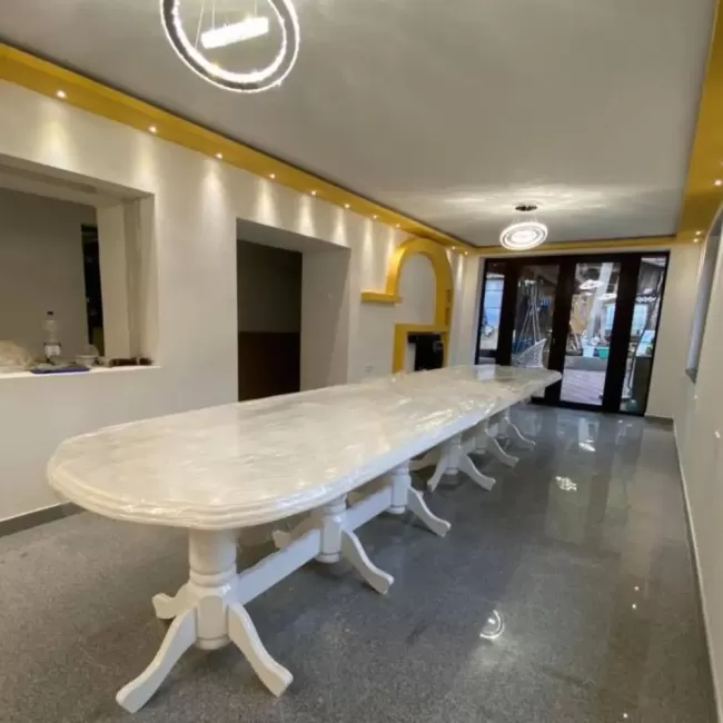 Masă cu 16 scaune elegante, culoare All White