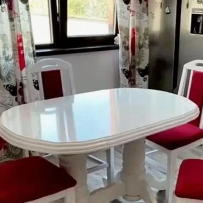 Masă bucătărie și 4 scaune Vintage