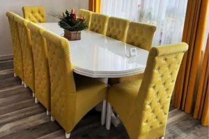 Seturi de masă cu scaune la comandă