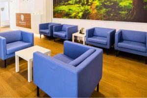 Canapele și fotolii pentru clinici și recepții corporate, eleganță profesională