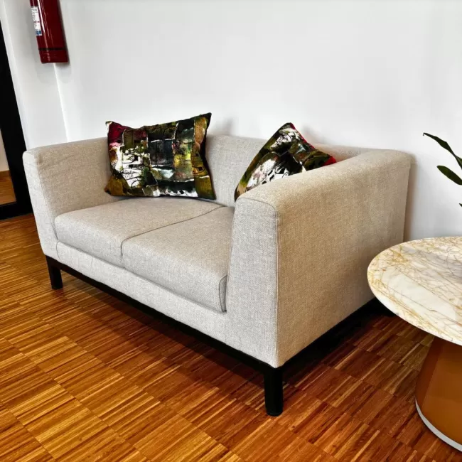 Canapea solidă cu bază metalică Notre Dame Premium 2 locuri