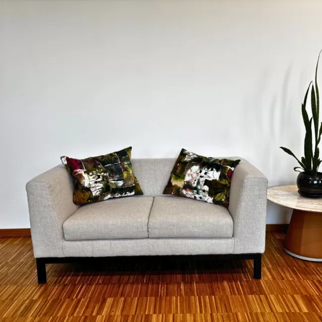 Canapea solidă cu bază metalică Notre Dame Premium 3 locuri