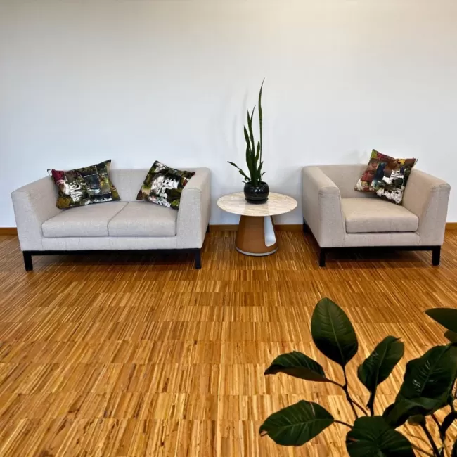 Canapea solidă cu bază metalică Notre Dame Premium 3 locuri