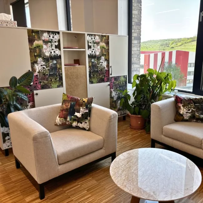 Canapea solidă cu bază metalică Notre Dame Premium 3 locuri