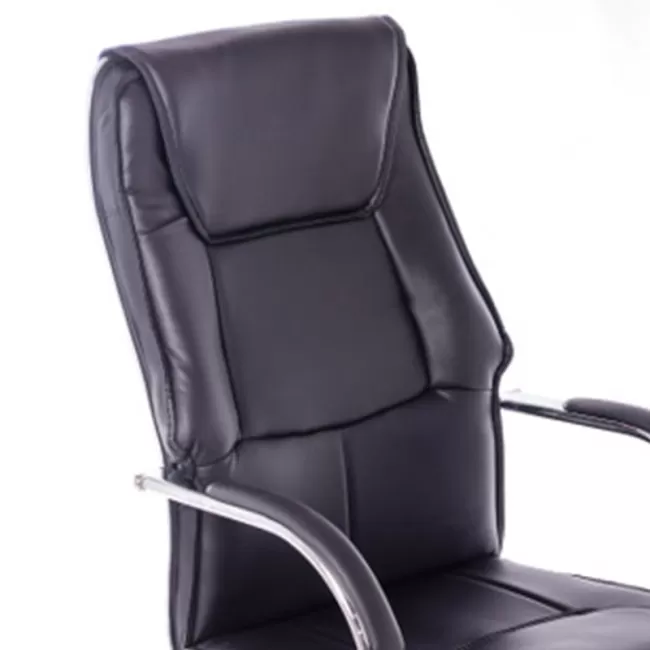 	Scaun de birou rezistent cu baza metalica culoarea negru