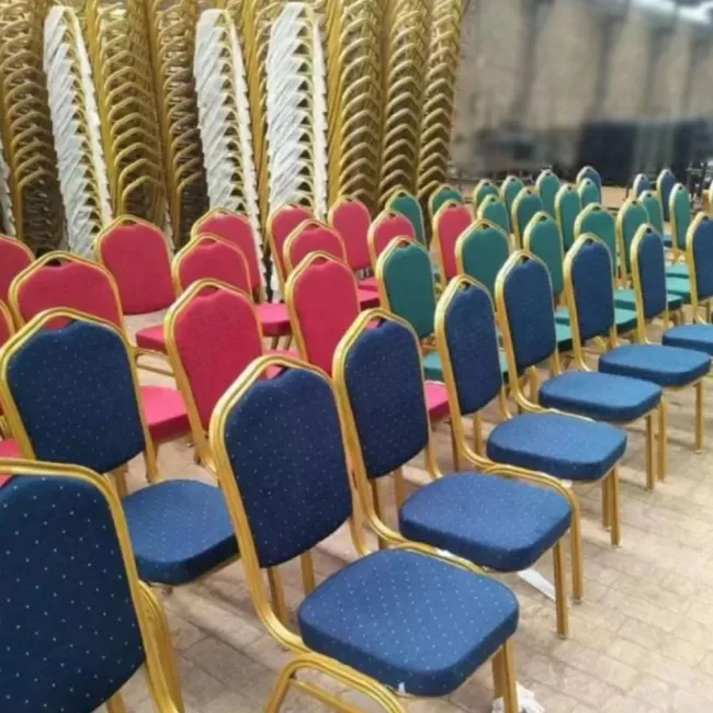 Scaun de evenimente cadru auriu stofă culoare bej