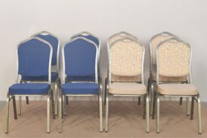 Scaune de evenimente pe cadru auriu stofă culoare bej