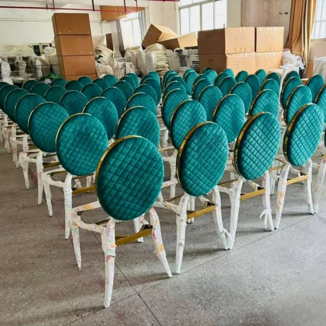 Scaun lux tapițat catifea verde, oțel inoxidabil, cadru auriu