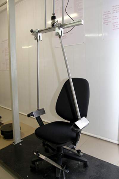 Fabrica-de-scaune-laborator-testare-brate-scaune