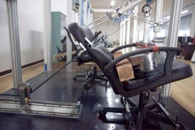 Fabrica-de-scaune-laborator-testare-rezistenta