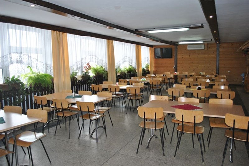 Scaune din lemn pentru cantine de la Comenzi-Scaune